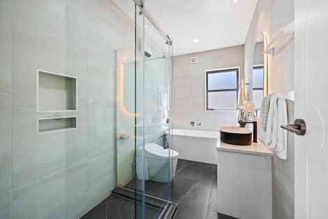 Photo of property in 41 Compass Way, Half Moon Bay, Auckland, 2012