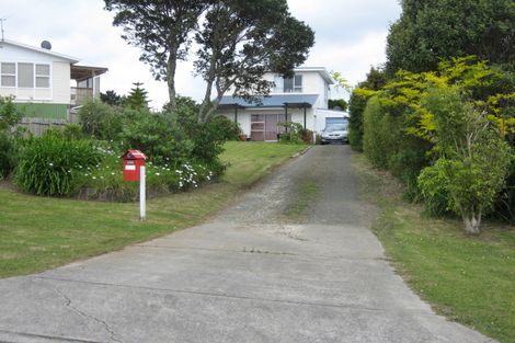 Photo of property in 1452 Whangaparaoa Road, Army Bay, Whangaparaoa, 0930