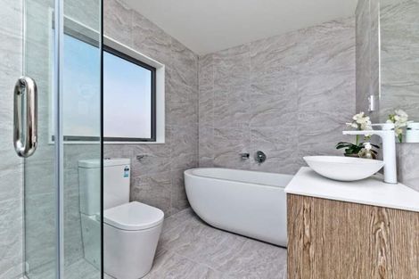 Photo of property in 10 Syd Grant Crescent, Orewa, 0931