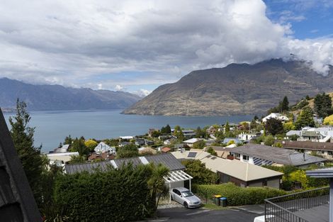 Photo of property in 40 Avalon Crescent, Fernhill, Queenstown, 9300