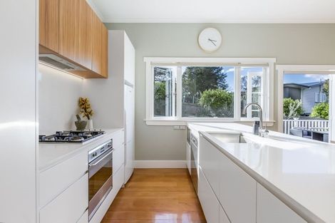 Photo of property in 13 Blacks Road, Greenhithe, Auckland, 0632