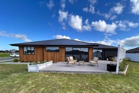 Photo of property in 15 Saint Michael Crescent, One Tree Point, 0118