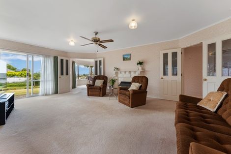Photo of property in 4 Frank Frethey Place, Highlands Park, New Plymouth, 4312