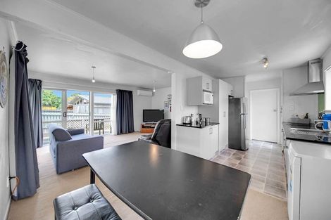 Photo of property in 23 Kemble Close, Mangere, Auckland, 2022