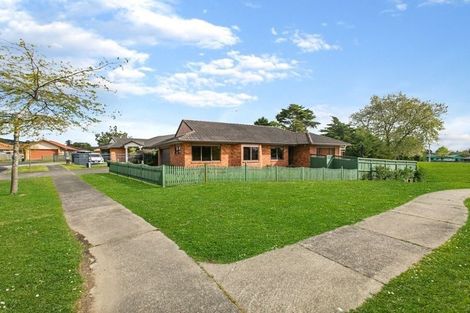 Photo of property in 15 Carisbrook Crescent, Papakura, 2110