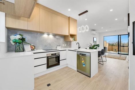 Photo of property in 43 Kiato Lane, Flat Bush, Auckland, 2019