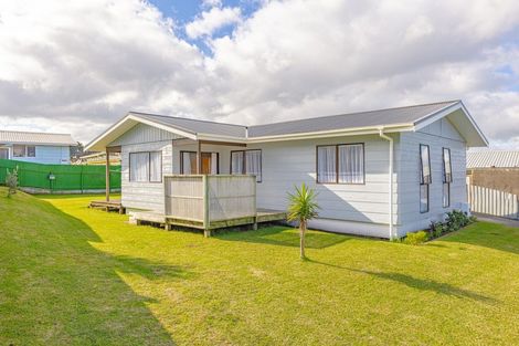 Photo of property in 8 Karyn Street, Castlecliff, Whanganui, 4501