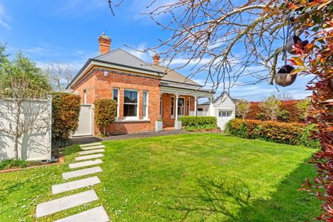 Photo of property in 14 Eversleigh Road, Belmont, Auckland, 0622