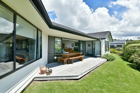 Photo of property in 32 Grovenor Drive, Orewa, 0931