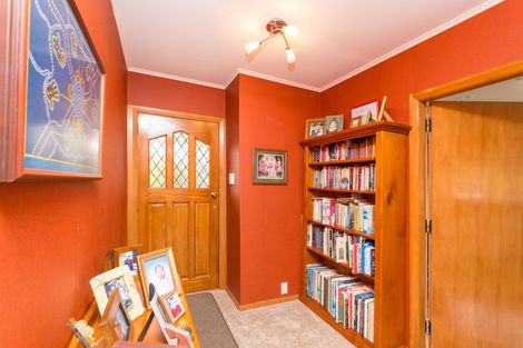 Photo of property in 3 Wincanton Place, Awapuni, Palmerston North, 4412