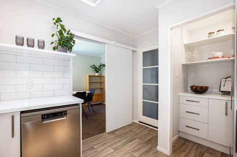 Photo of property in 176a Queens Drive, Lyall Bay, Wellington, 6022