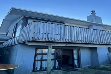 Photo of property in 39 Cotswold Crescent, Newlands, Wellington, 6037