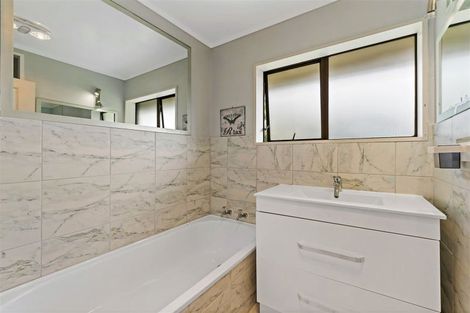 Photo of property in 2/160 Stapleford Crescent, Browns Bay, Auckland, 0630