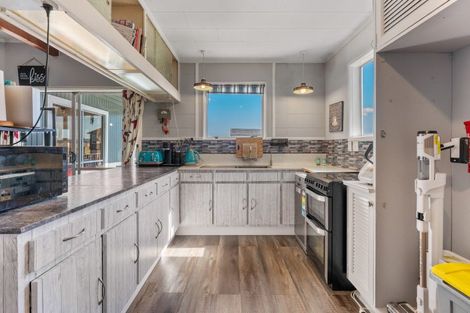 Photo of property in 6 Regents Grove, Richmond Heights, Taupo, 3330