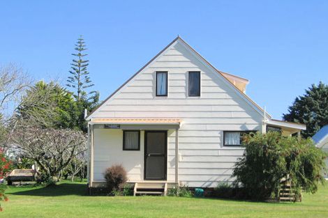 Photo of property in 35 Hardy Place, Cooks Beach, Whitianga, 3591