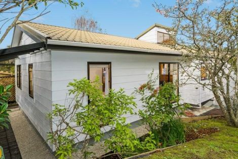 Photo of property in 100 Nigel Road, Browns Bay, Auckland, 0630