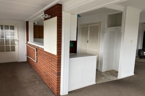 Photo of property in 3/69 Royal View Road, Te Atatu South, Auckland, 0610