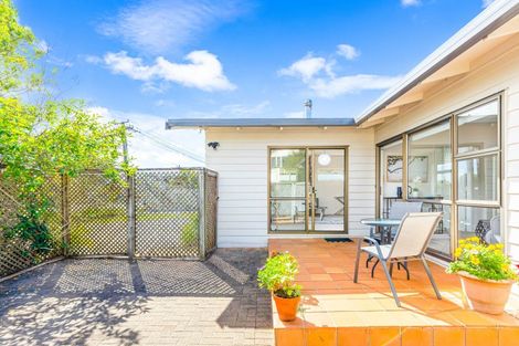 Photo of property in 30 County Road, Torbay, Auckland, 0630