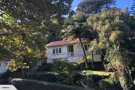 Photo of property in 12 Governor Road, Northland, Wellington, 6012