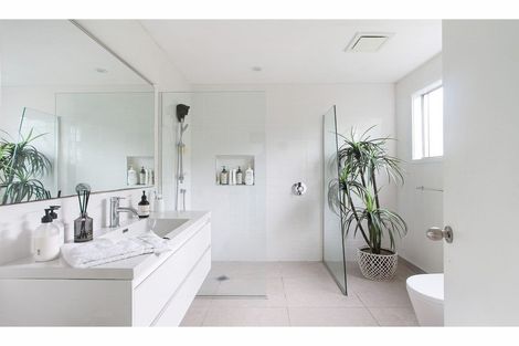 Photo of property in 1/26 Bryers Place, Bayview, Auckland, 0629