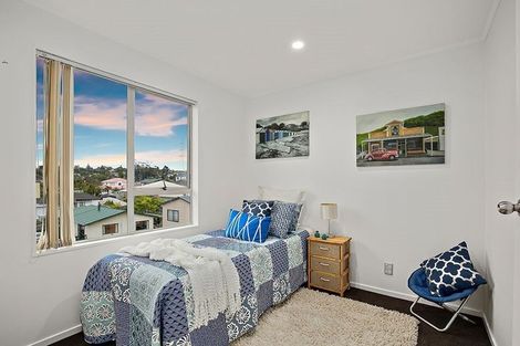 Photo of property in 33 Triangle Road, Massey, Auckland, 0614
