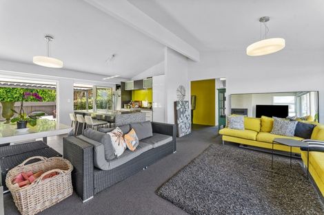 Photo of property in 1/64 Seaview Road, Castor Bay, Auckland, 0620