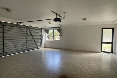 Photo of property in 4 Heversham Place, Glendene, Auckland, 0602