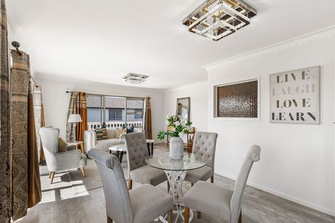 Photo of property in 1/100 Titirangi Road, New Lynn, Auckland, 0600