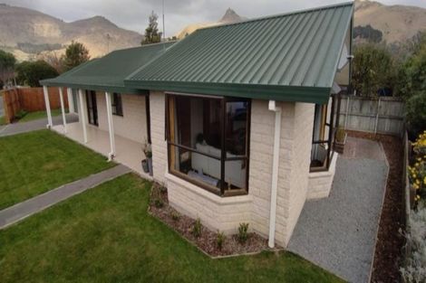 Photo of property in 8 Warner Place, Heathcote Valley, Christchurch, 8022