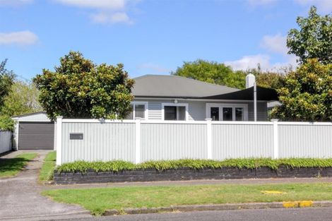 Photo of property in 18 Karaka Street, Merrilands, New Plymouth, 4312