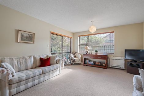 Photo of property in 2/4 Gatonby Place, Avonhead, Christchurch, 8042