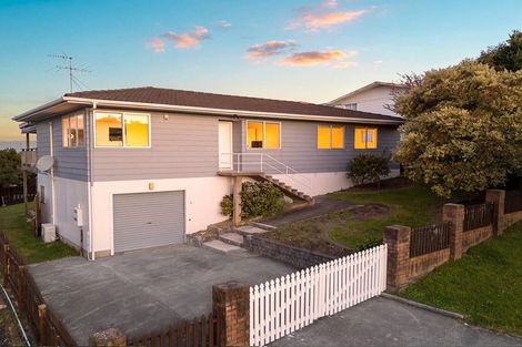 Photo of property in 12 Raelene Place, Massey, Auckland, 0614