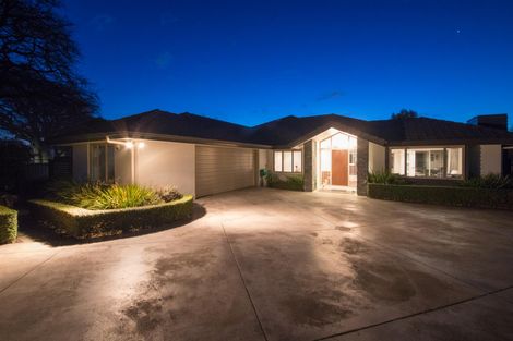 Photo of property in 2 Grand Oaks Drive, Awapuni, Palmerston North, 4412