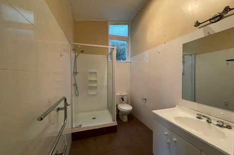 Photo of property in 17 Ellice Road, Totara Vale, Auckland, 0629