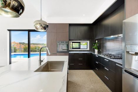 Photo of property in 9 Laguna Place, Matakatia, Whangaparaoa, 0930