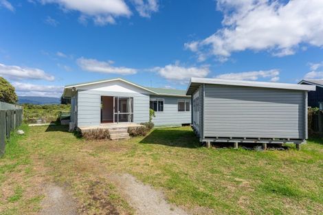 Photo of property in 13 Simcox Street, Otaki Beach, Otaki, 5512