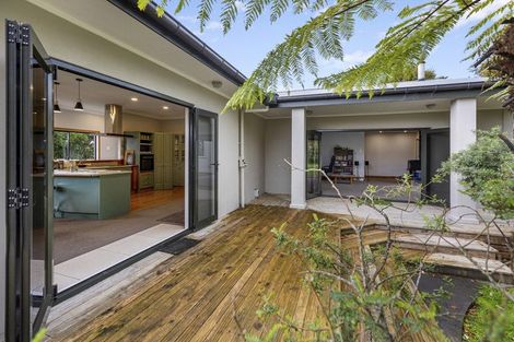 Photo of property in 300 Awai Road, Tarurutangi, New Plymouth, 4372