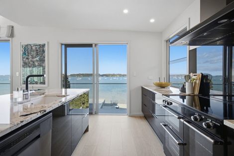 Photo of property in 57 Omokoroa Road, Omokoroa, 3114