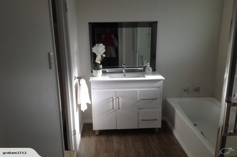 Photo of property in 32b Edgewater Parade, Waiuku, 2123