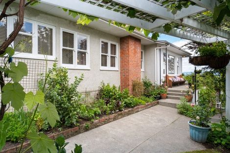 Photo of property in 14 Tauroa Road, Havelock North, 4130