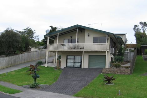 Photo of property in 31 Lastel Place, Shelly Park, Auckland, 2014