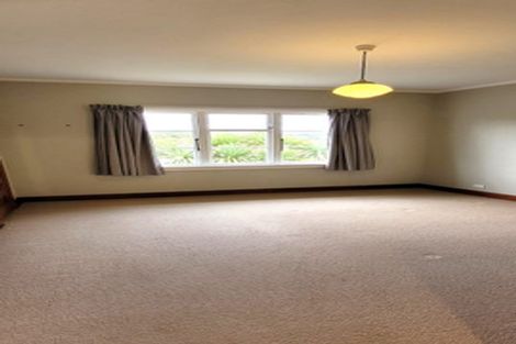 Photo of property in 32 Victoria Road, New Plymouth, 4310