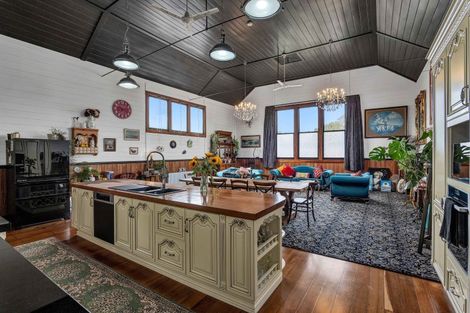 Photo of property in 105 High Street South, Eltham, 4322