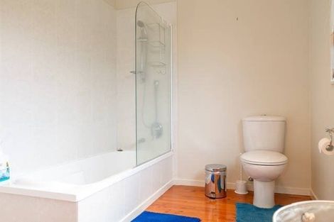 Photo of property in 24a Korotaha Terrace, Rothesay Bay, Auckland, 0630