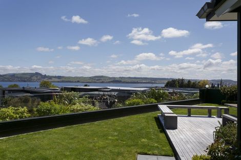 Photo of property in 21 Pukenamu Road, Rainbow Point, Taupo, 3330