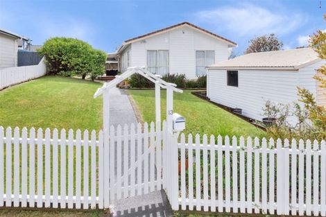 Photo of property in 13 Broadfield Street, Massey, Auckland, 0614