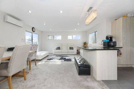 Photo of property in 10a Beeche Place, Birkdale, Auckland, 0626