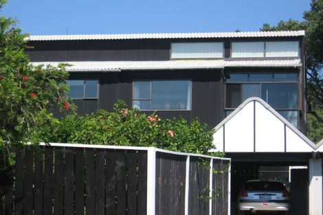 Photo of property in 2/4 Bournemouth Terrace, Murrays Bay, Auckland, 0630