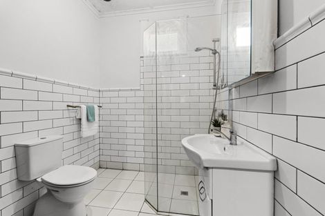 Photo of property in 11 Woodleigh Street, Frankleigh Park, New Plymouth, 4310