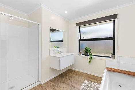 Photo of property in 23 Waipunahau Road, Waikanae, 5036